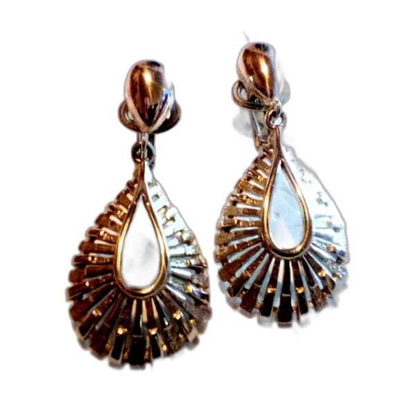 Vintage Crown Trifari Silver Tone Drop Clip On Earrings - Picture 3 of 5
